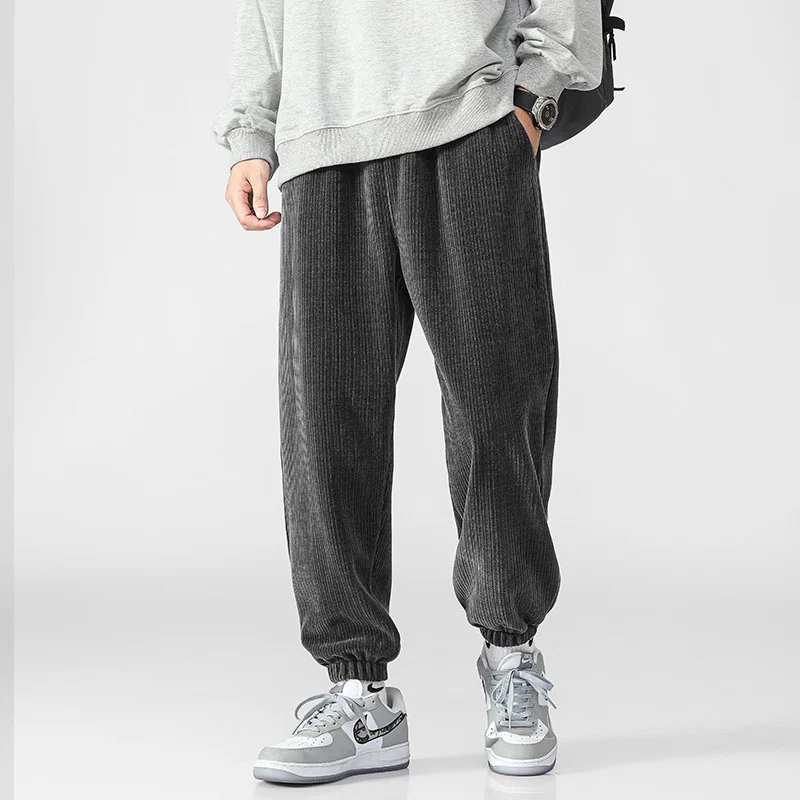 Herren Cord-Joggerhose mit breiter Rippenstruktur, elastischem Bund und Bündchen Drune