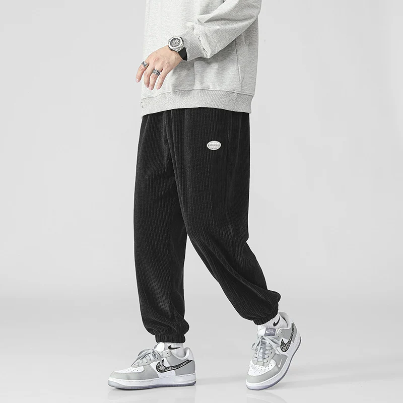 Herren Cord-Joggerhose mit breiter Rippenstruktur, elastischem Bund und Bündchen Drune