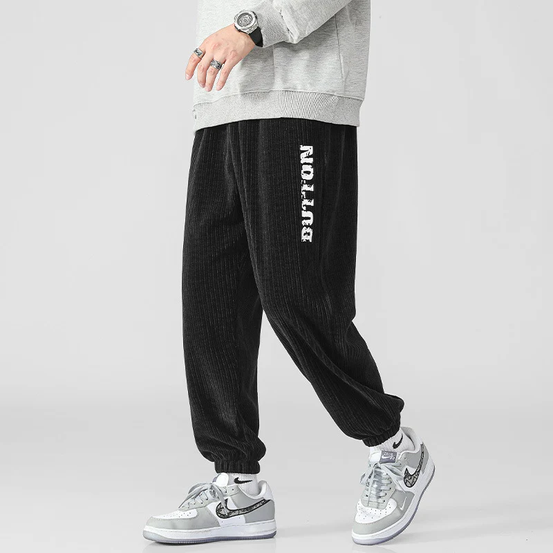 Herren Cord-Joggerhose mit breiter Rippenstruktur, elastischem Bund und Bündchen Drune