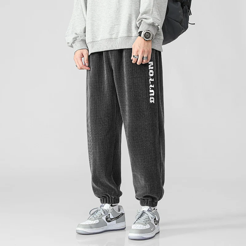 Herren Cord-Joggerhose mit breiter Rippenstruktur, elastischem Bund und Bündchen Drune
