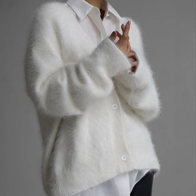 Damen flauschige Strickjacke mit tiefem V-Ausschnitt und großen Knopfdetails Drune