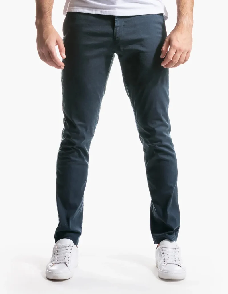 Herren Enganliegende Stretch-Chinohose mit tapered Bein und elastischem Saum Drune