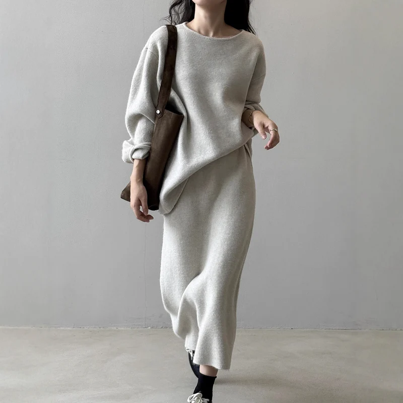 Damen Kuscheliges Strick-Set Oversize-Pullover mit weitem Rundhalsausschnitt und Midirock Drune