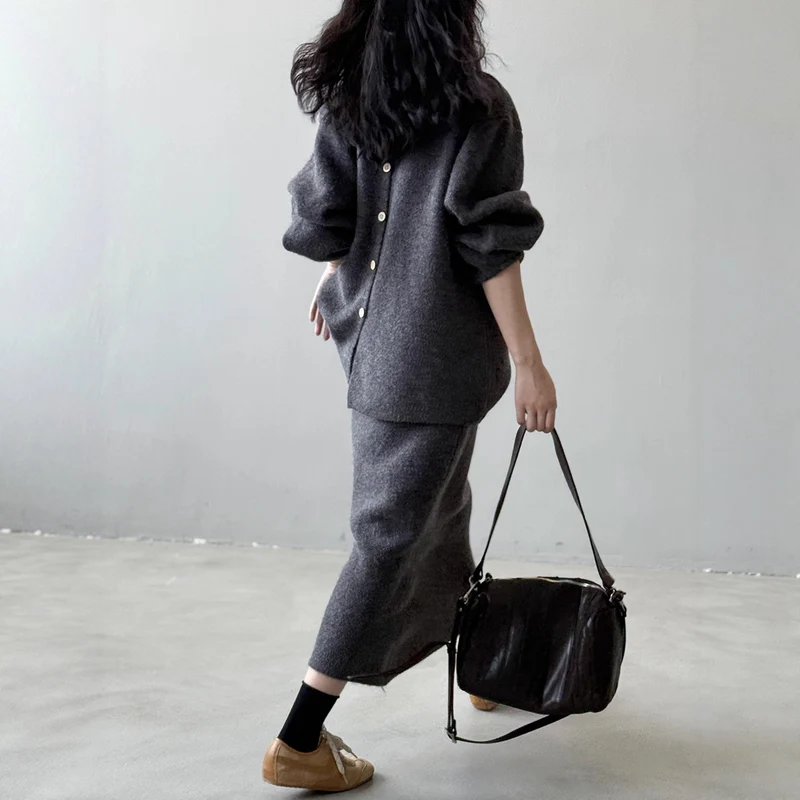 Damen Kuscheliges Strick-Set Oversize-Pullover mit weitem Rundhalsausschnitt und Midirock Drune