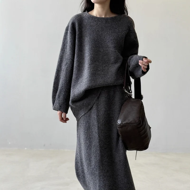 Damen Kuscheliges Strick-Set Oversize-Pullover mit weitem Rundhalsausschnitt und Midirock Drune