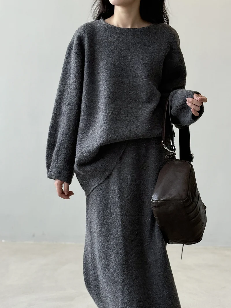 Damen Kuscheliges Strick-Set Oversize-Pullover mit weitem Rundhalsausschnitt und Midirock Drune