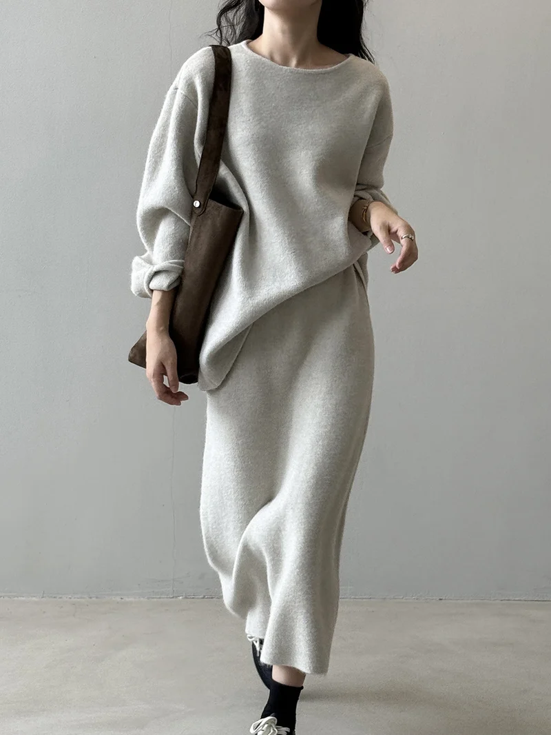 Damen Kuscheliges Strick-Set Oversize-Pullover mit weitem Rundhalsausschnitt und Midirock Drune