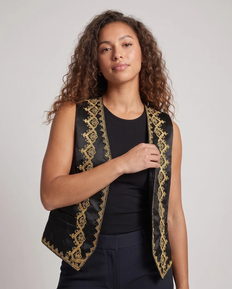 Damen elegantes Weste mit intricaten goldenen Verzierungen Drune