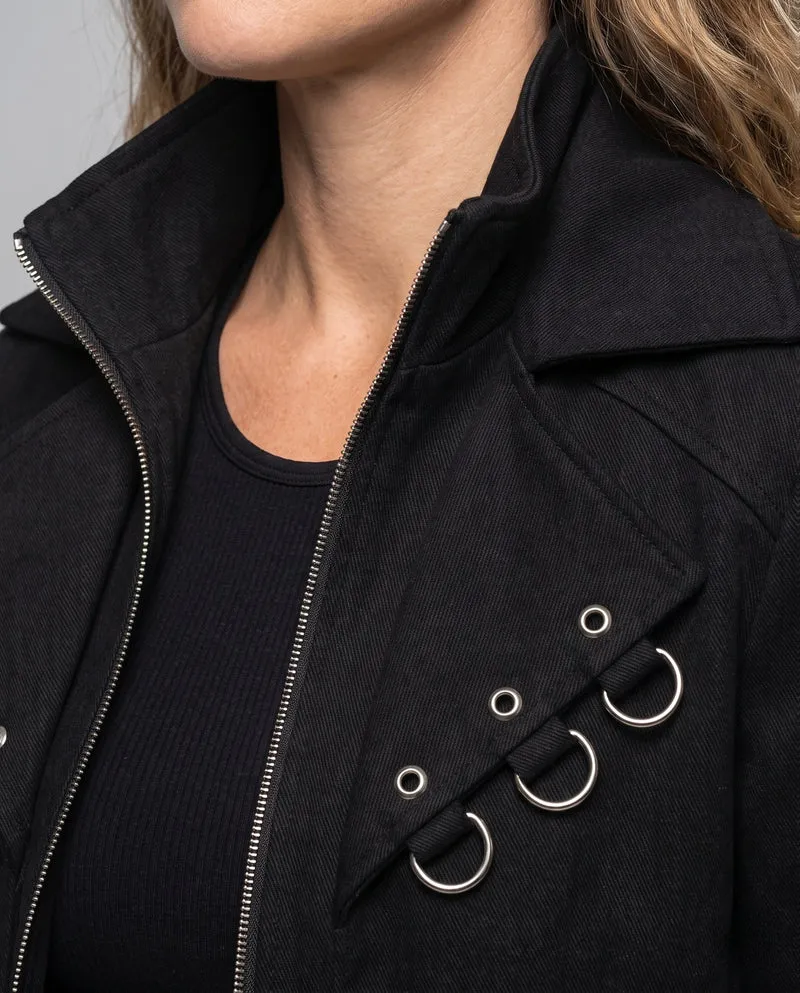 Damen eleganter Kapuzenmantel mit aufwändigen Schnallen und femininer Silhouette Drune