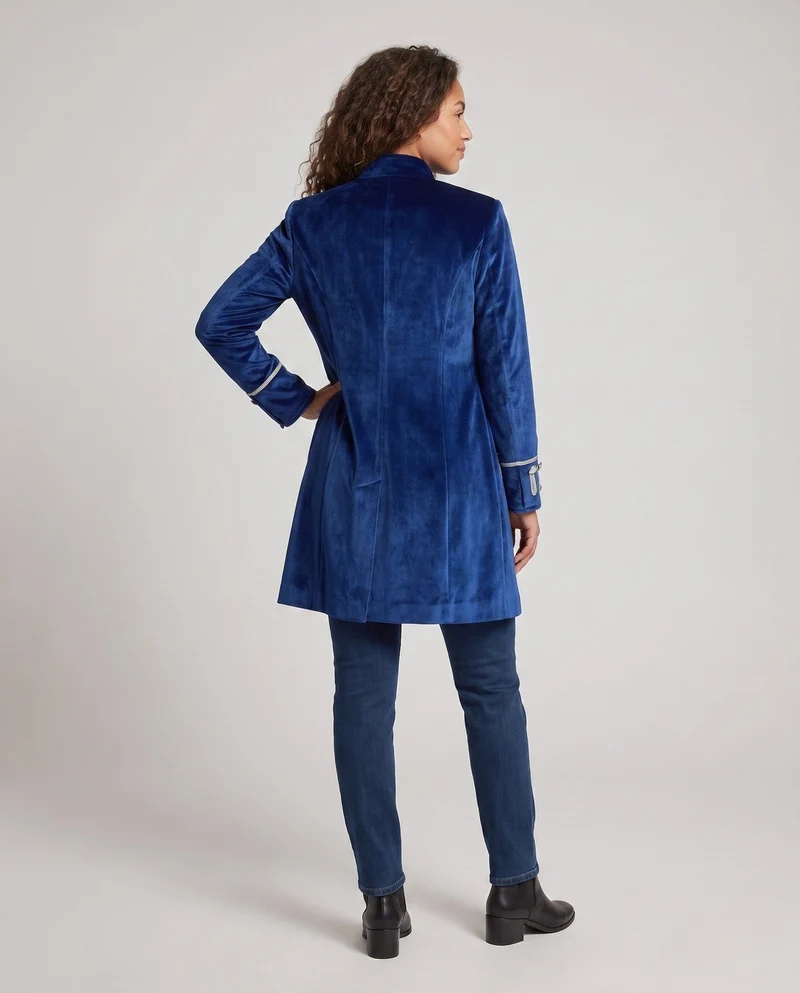 Damen eleganter Samtfrack mit aufwändigen Knöpfen Drune