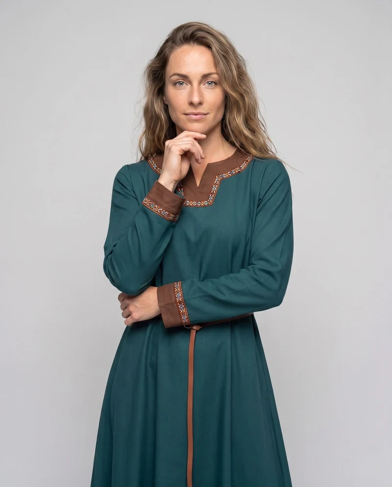 Damen elegantes Maxikleid mit ethnischen Verzierungen und Bindegürtel Drune