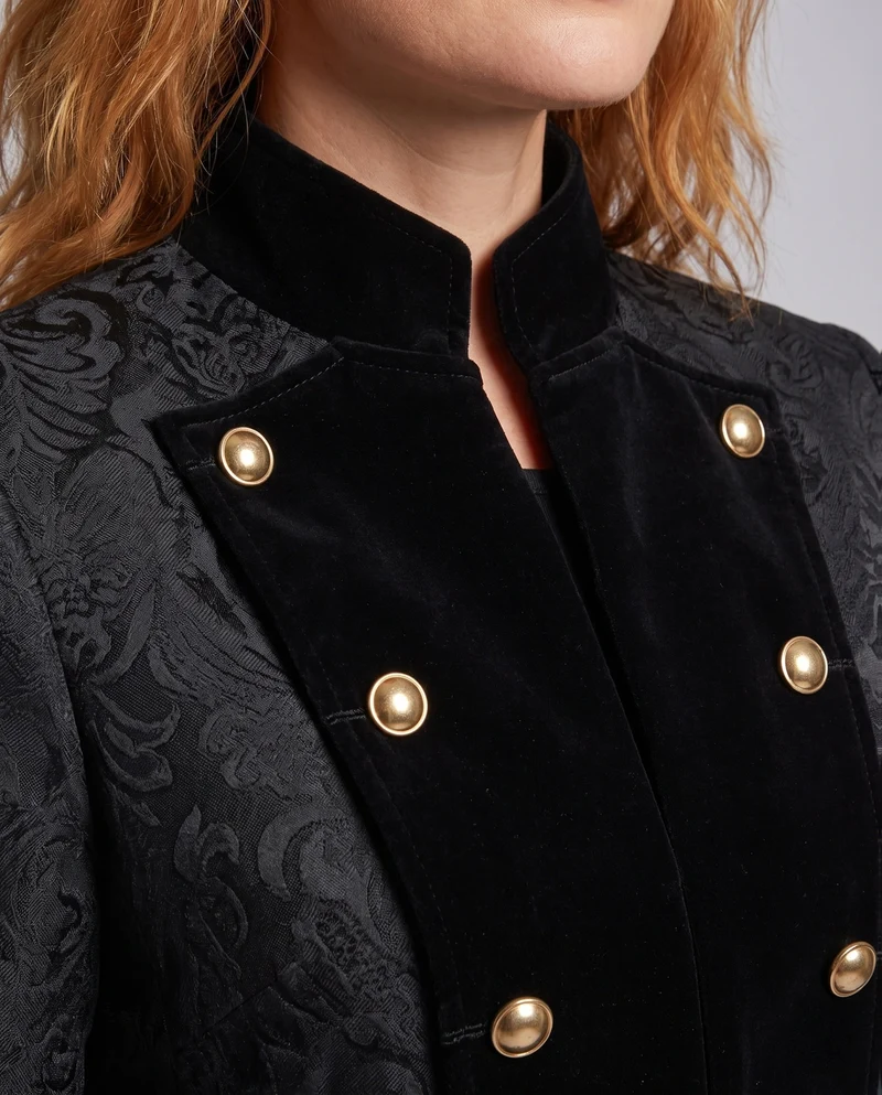 Damen historische Frack mit aufwändigen Verzierungen und eleganten Knopfdetails Drune