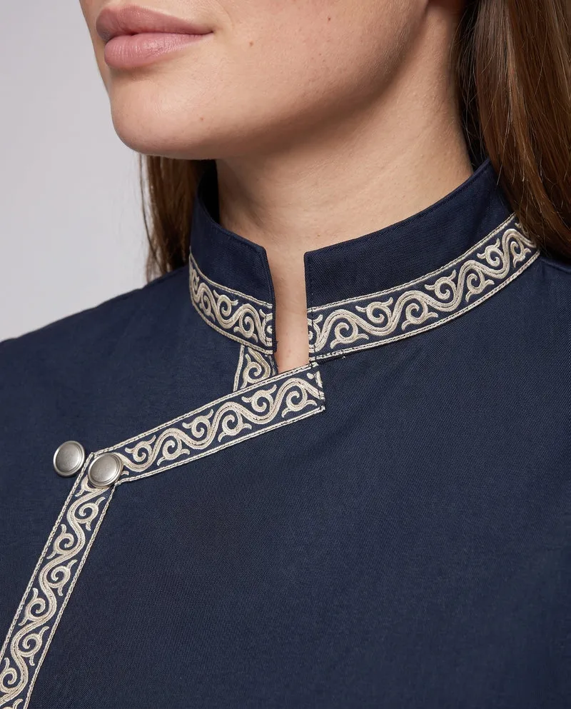 Damen historisches Kostümkleid mit aufwendigen Verzierungen und Gürtel Drune