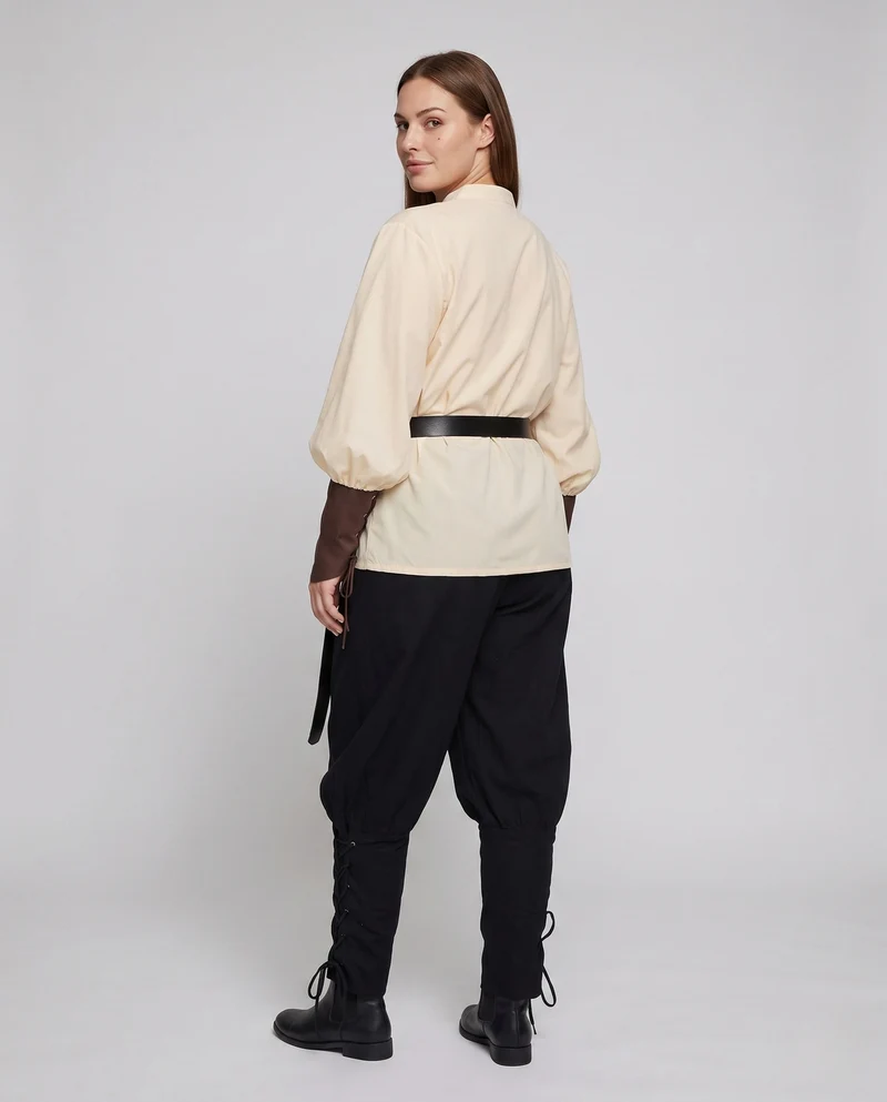 Damenhistorisches Kostümset mit eleganter geflochtener Bluse und weiten Hosen Drune