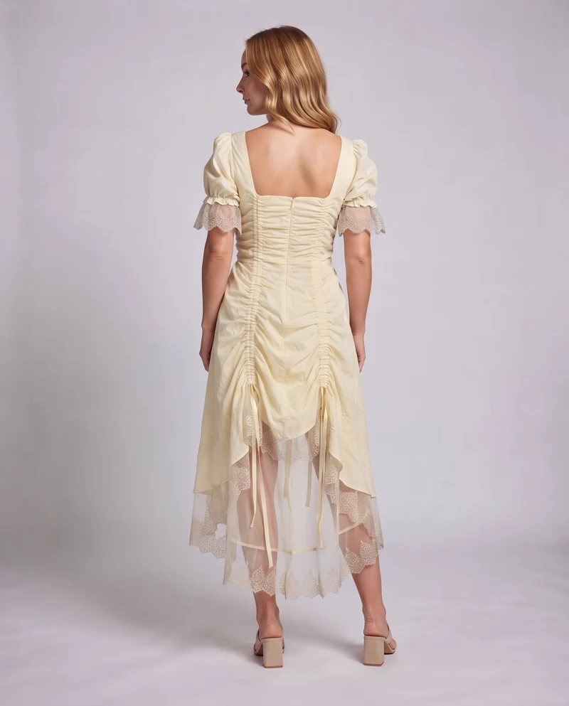 Damenkleid mit Rüschen und Spitzenbesatz Drune
