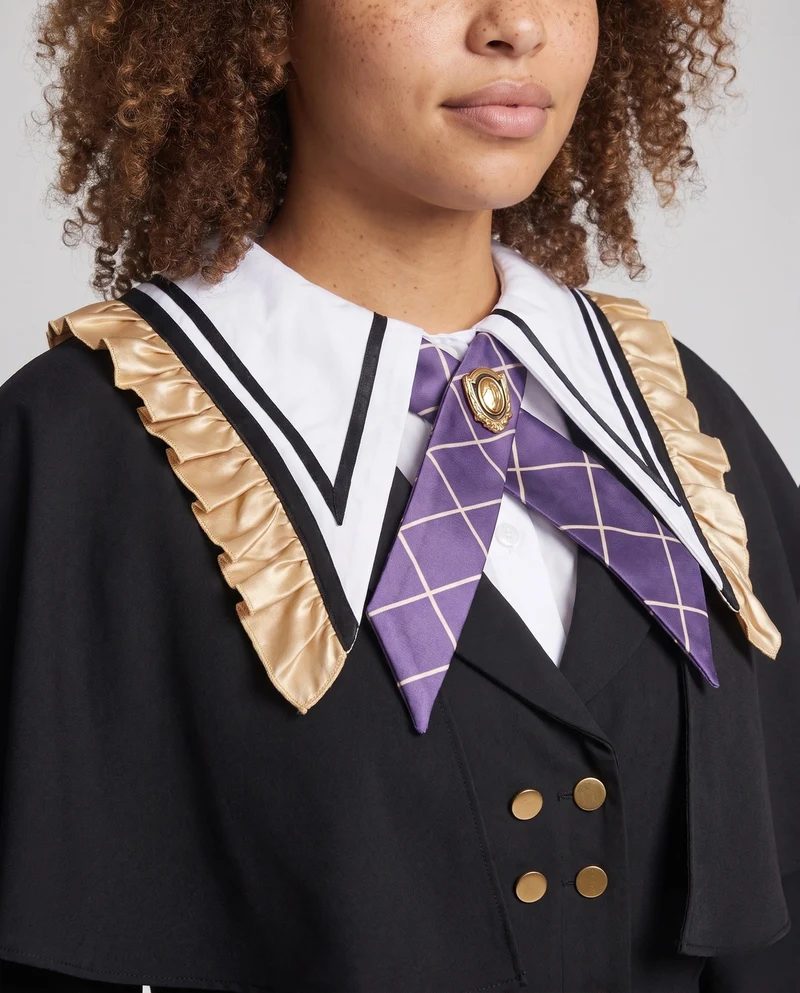 Damenkostümkleid mit historisch inspirierten Elementen und eleganten Accessoires Drune