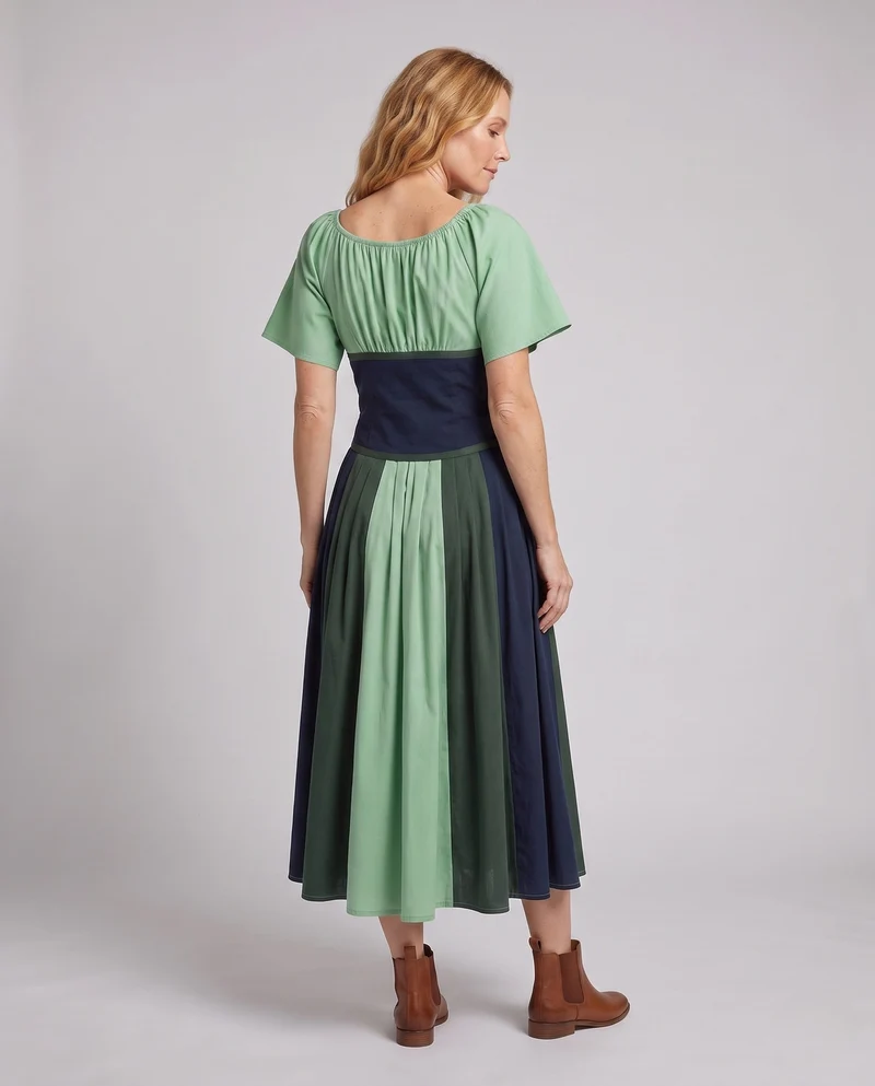 Damen Wickelkleid mit kompliziertem Schnürdesign und fließendem Rock Drune