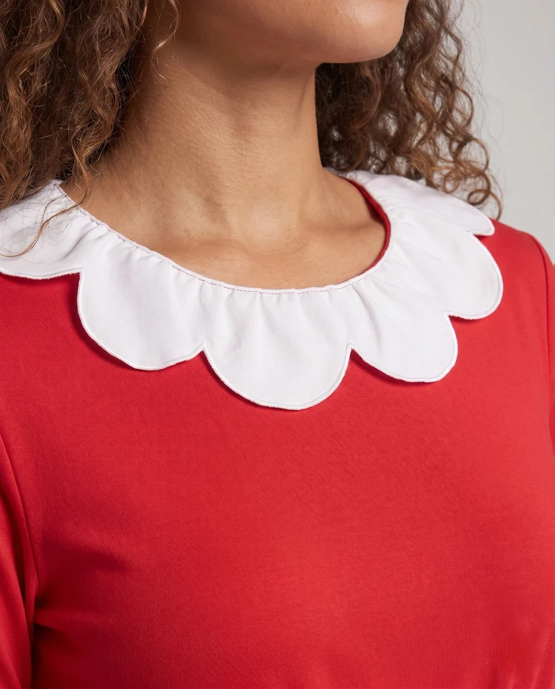 Frauen Elegantes Kleid mit Rüschendetails und Kontrastkragen Drune