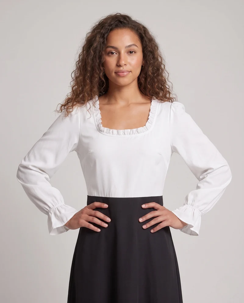 Damenhistorisches Kostümkleid mit modernen Akzenten und Schwungrock Drune