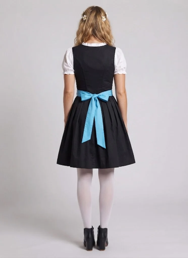 Frauen traditionelle Kleider mit blumigem Design und Rüschendetails Drune