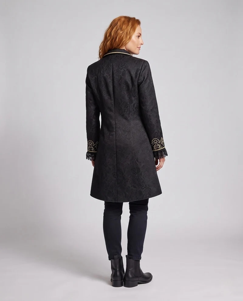 Damen eleganter Brokatmantel mit aufwendigen Verzierungen und tiefem Revers Drune