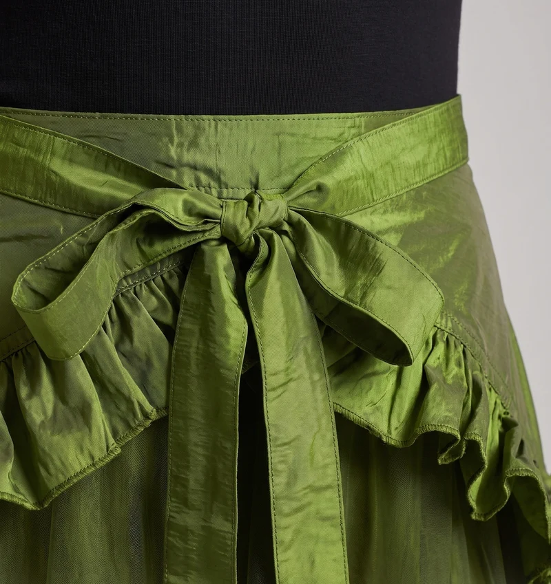 Damen Elegante Rüschenschürze mit High-Low Saum Drune