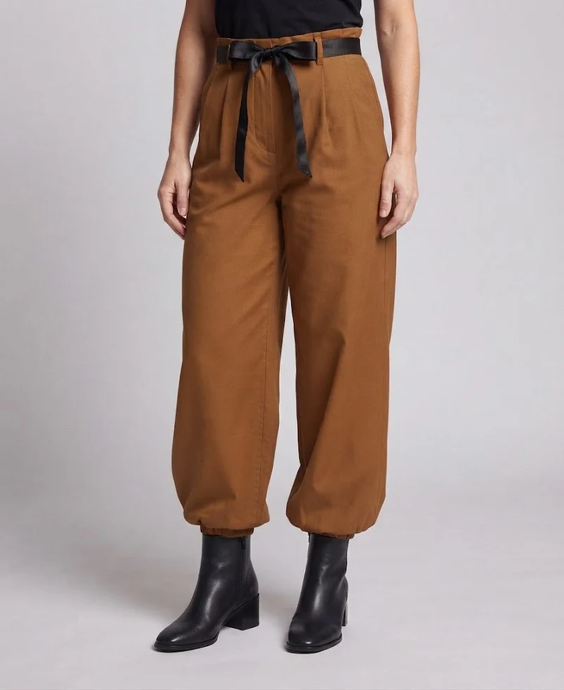 Frauenmode Statement Jumpsuit mit weitem Bein und Kordelzug