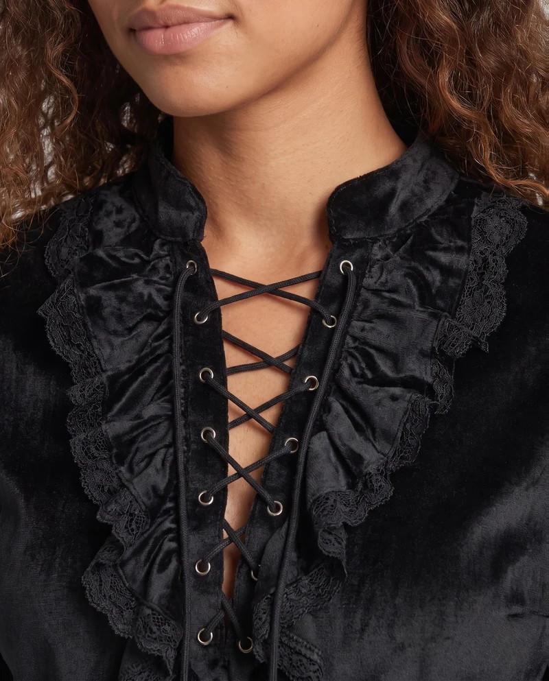Damen Historisches Rüschenshirt mit Knopfleiste und Elegante Hose Drune