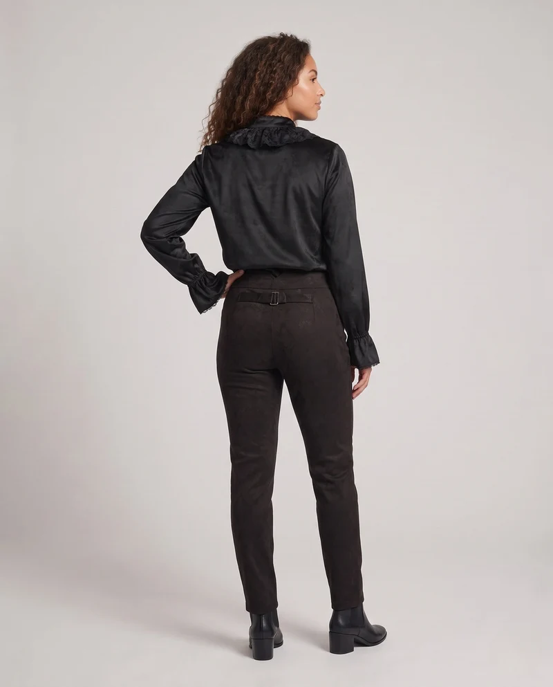 Damen Historisches Rüschenshirt mit Knopfleiste und Elegante Hose Drune