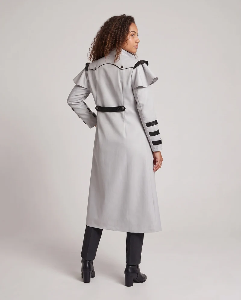 Damenmilitärjacke mit goldenen Verzierungen Drune