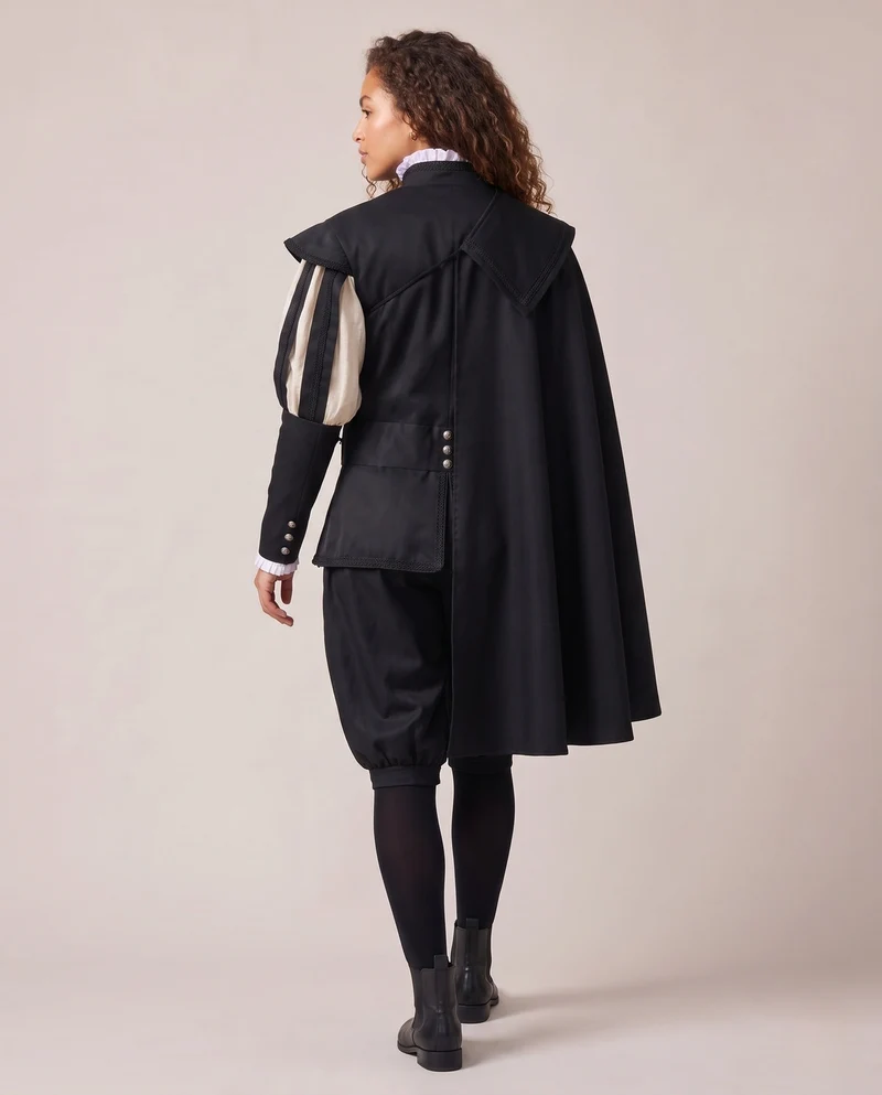 Damen Kostümumhang mit aufwendigen Details und eleganten Metallknöpfen Drune