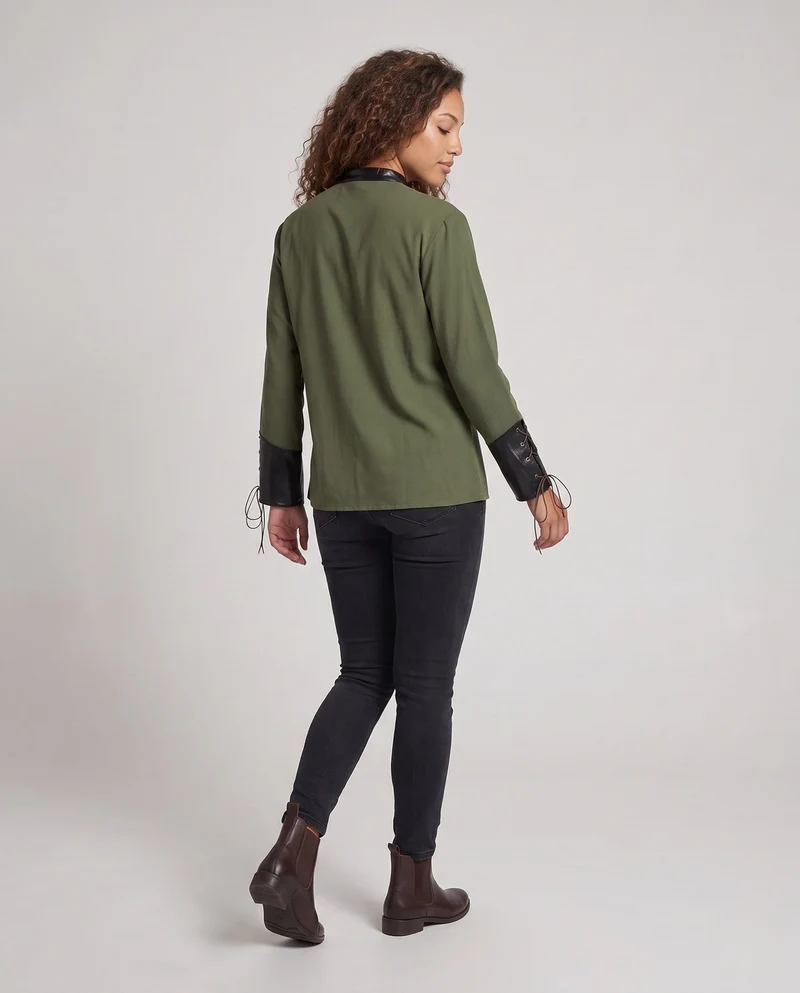 Damen Langarmshirt mit aufwendiger Schnürung und dekorativen Lederakzenten Drune