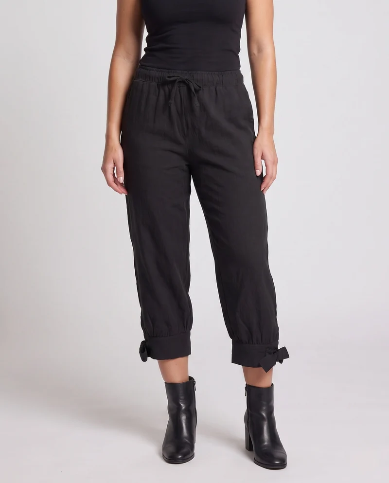 Damen Freizeit Sommerhose mit verstellbarem Bund und stilvollen Knoten Drune