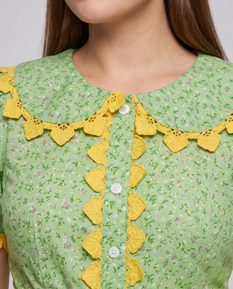 Frauen verspielt Kostümkleid mit Applikationen und Schürze Drune