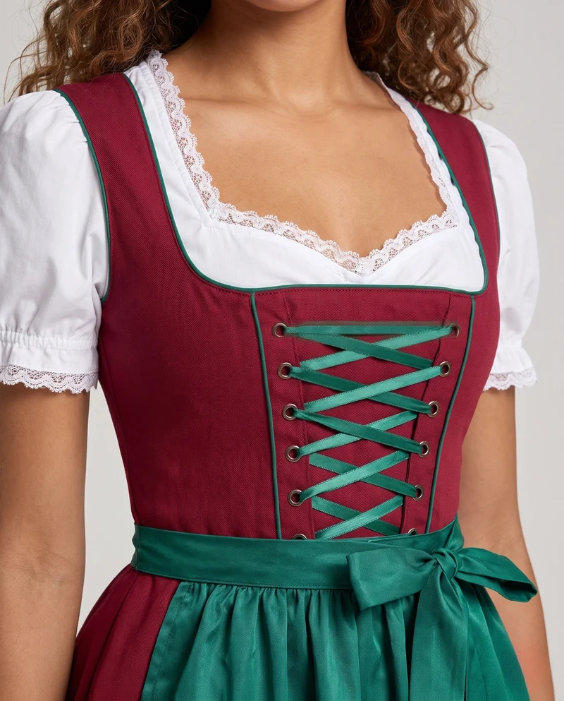 Festliches traditionelles Damenkleid mit floralen Akzenten Drune