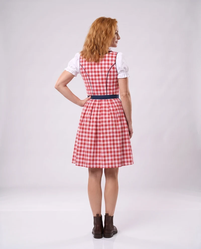 Frauen traditionelles Kleid mit kariertem Oberteil und eleganten Rüschendetails Drune