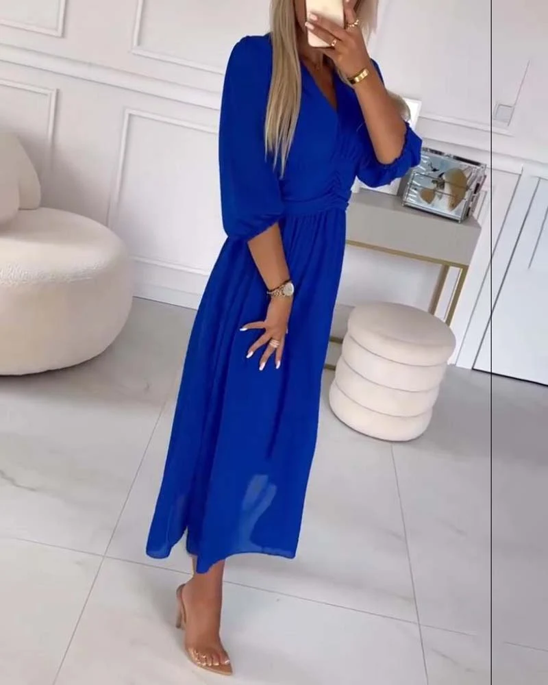 Drune | Unifarbenes Tailliertes Kleid mit V-Ausschnitt