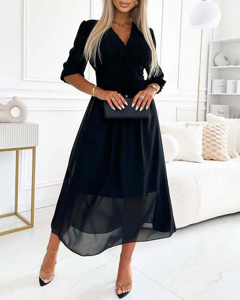Drune | Unifarbenes Tailliertes Kleid mit V-Ausschnitt