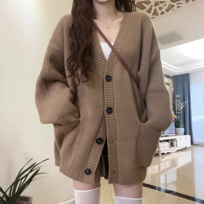 Damen Grobstrickjacke mit großen Taschen und Knopfdetails Drune