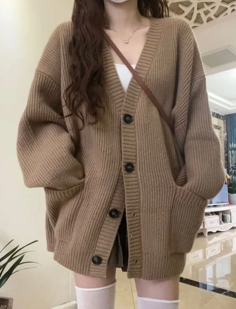 Damen Grobstrickjacke mit großen Taschen und Knopfdetails Drune
