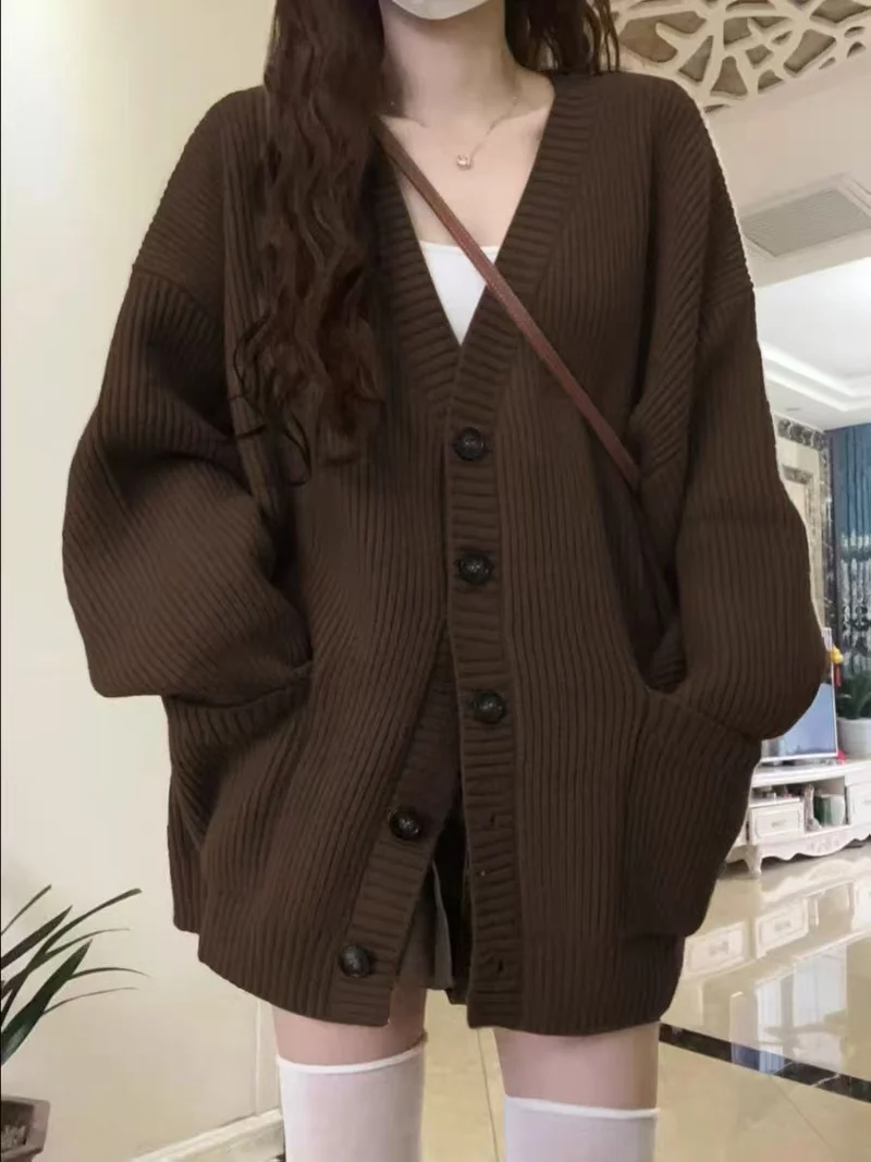 Damen Grobstrickjacke mit großen Taschen und Knopfdetails Drune