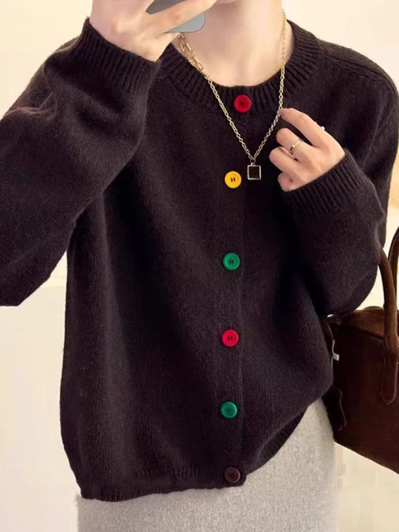 Damen Verspielte Strickjacke mit bunten Knopfdetails Drune