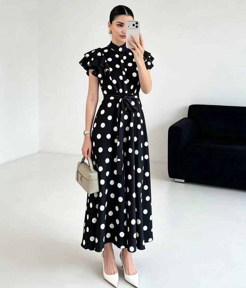 Damen Gepunktetes Maxikleid mit Stehkragen, Volantärmeln und Bindegürtel Drune
