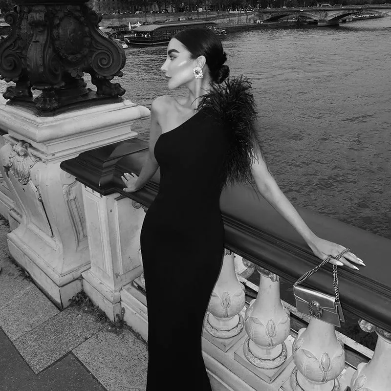 Elegantes Fellkleid mit Bardot-Ausschnitt