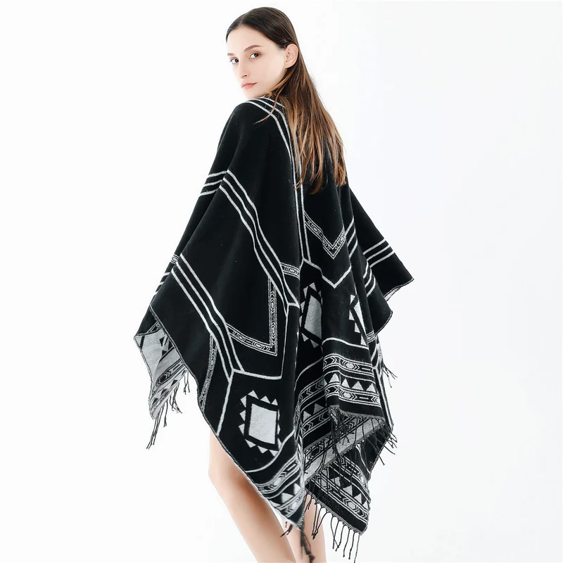 Unisex Ethno-Poncho aus weichem Strick mit Fransen und geometrischem Muster Drune