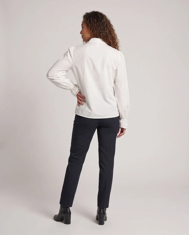 Damen elegante Rüschbluse mit feinem Stehkragen und aufwendigen Ärmelbündchen Drune
