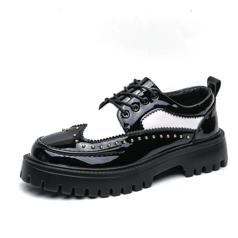 Damen Plateau-Brogue Derby mit markanter Profilsohle und Lacklederoptik Drune