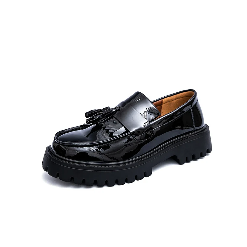 Damen Plateau-Brogue Derby mit markanter Profilsohle und Lacklederoptik Drune