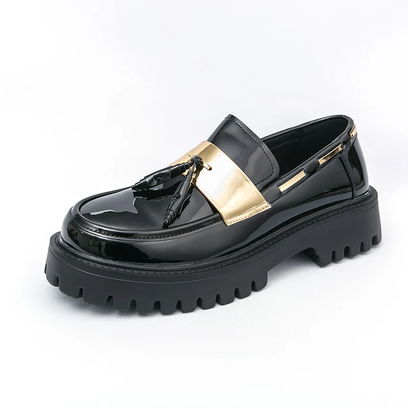 Damen Plateau-Brogue Derby mit markanter Profilsohle und Lacklederoptik Drune