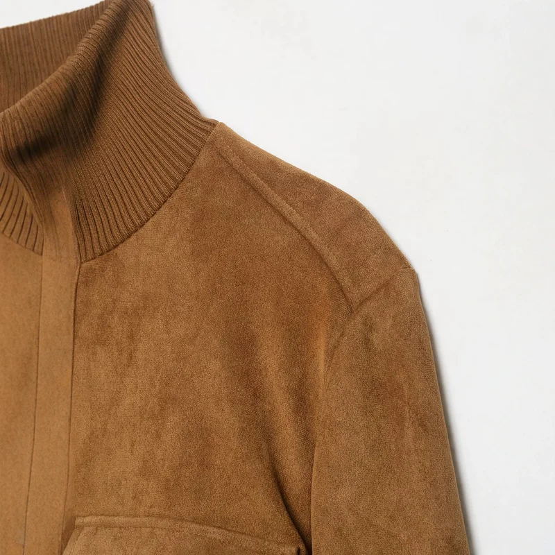 Damen kurzgeschnittene Wildleder-Bomberjacke mit hohem Rippkragen und Pattentaschen Drune
